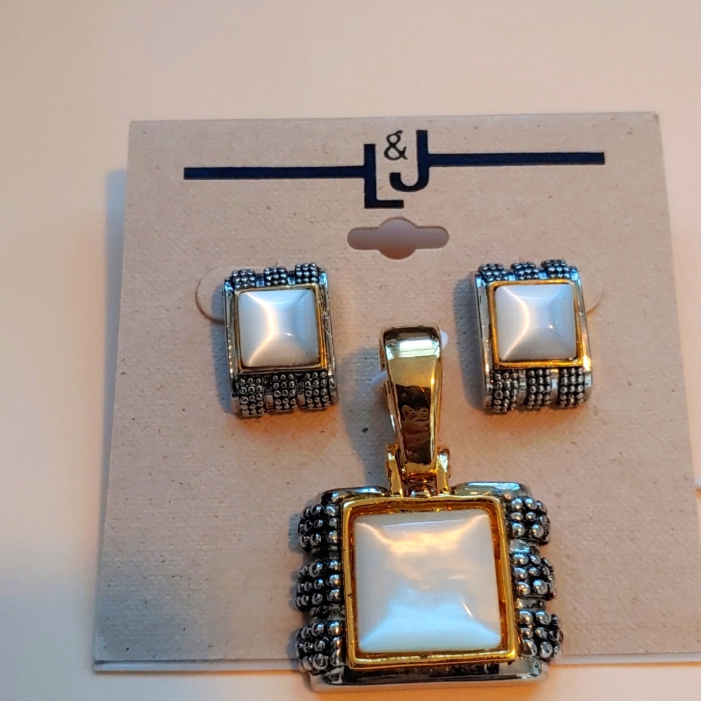 Von Maur Earring/Pendant set
